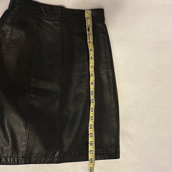 WILSON LEATHER Black Leather Mini Pencil Skirt Lined Back Zip Closure Size 4 - Picture 6 of 8